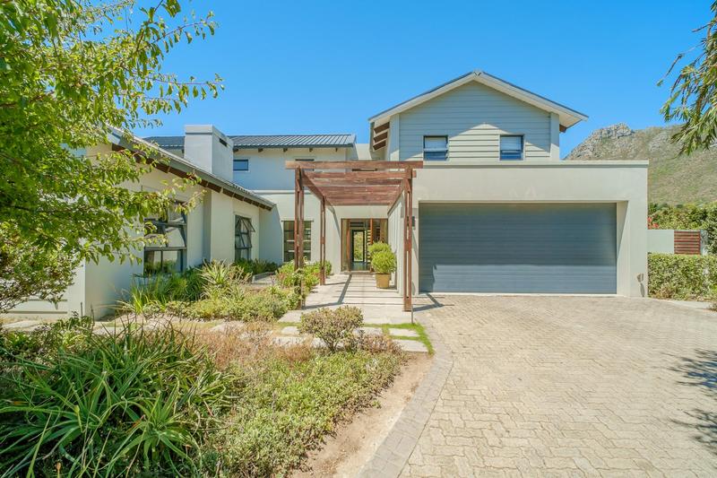 4 Bedroom Property for Sale in Tarragona Western Cape